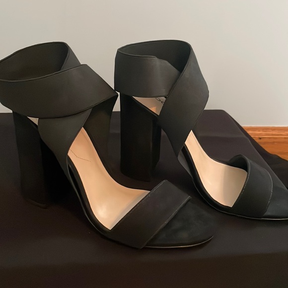 ALDO black block heel sandal! - Picture 1 of 3